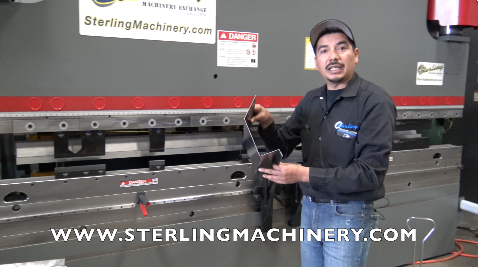 Cincinnati, Inc-175 Ton x 12 'estrenar Cincinnati representaci�n base hidr�ulica 4 ejes CNC Prensa plegadora, MDL. 175BX10, pantalla t�ctil Interfaz Hombre-M�quina, 2 ejes de control CNC, Una herramienta de posicionamiento, el apelmazamiento, Bot�n, Micro corona en la ca-01