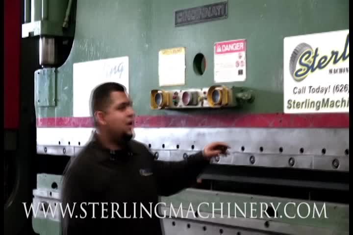 Cincinnati, Inc-230 Ton x 14 'Se utiliza Cincinnati hidr�ulica CNC Prensa plegadora, MDL. 230CB12, Hurco Autobend 7, 2-Eje de control de CNC y tope trasero (Ram y tope trasero), controles duales de palma en la Ram, Pie Pedal el�ctrico, Bloque de relleno, # A4594-01